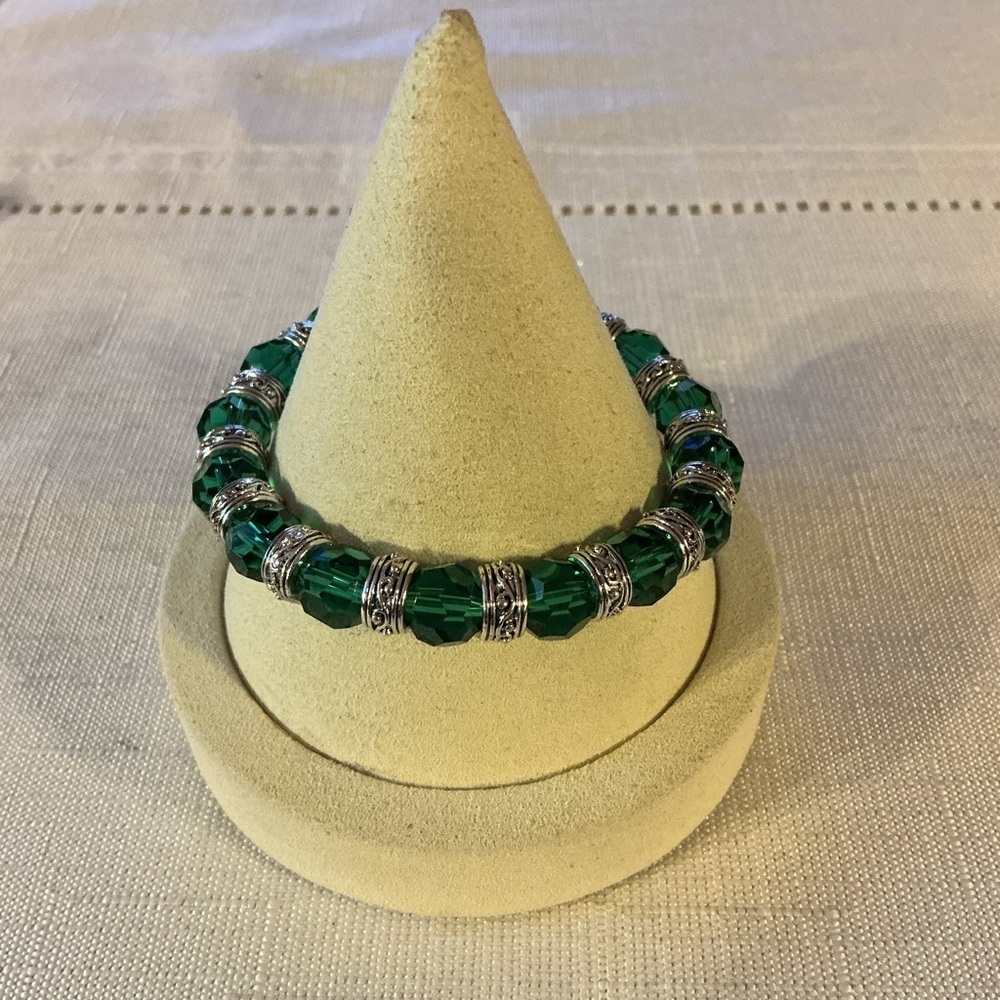 Emerald Green Faceted Glass Silver Tone Stretch Bracelet